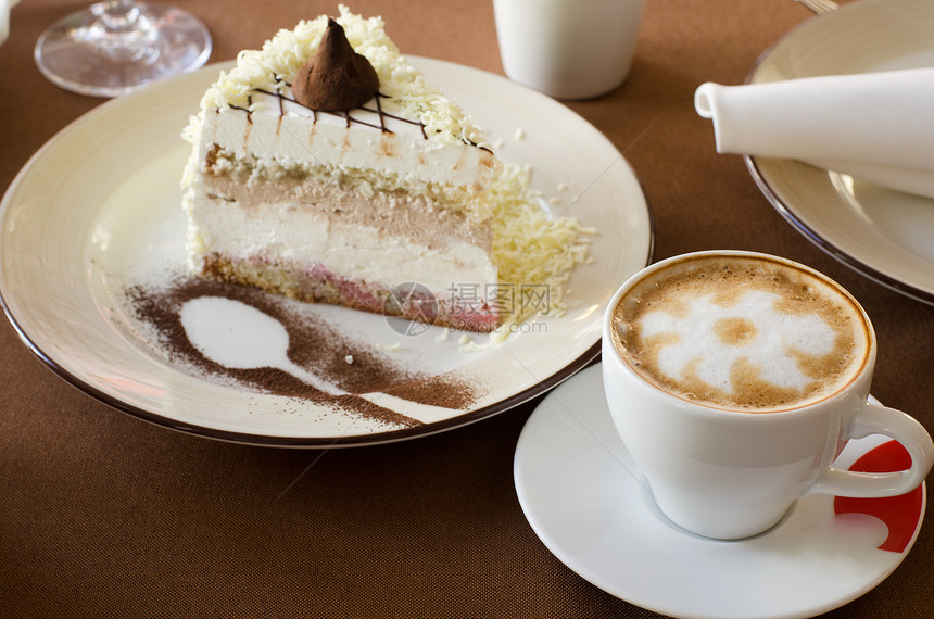 美味蛋糕营养饼干巧克力奢华食物咖啡甜点奶油午餐飞碟图片