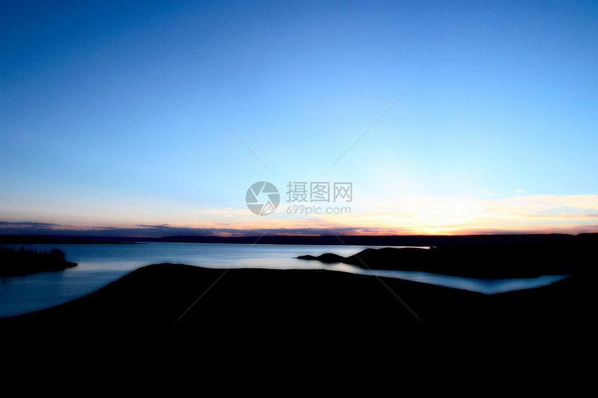 日落在迪芬贝克湖后图片