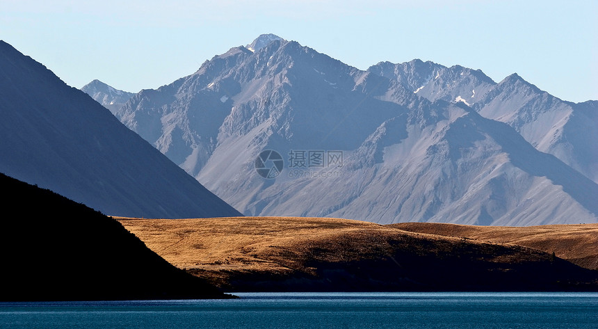 新西兰南部岛南岛的康克山山脉风景场景山脉乡村海景剪影水域水平天空蓝色图片