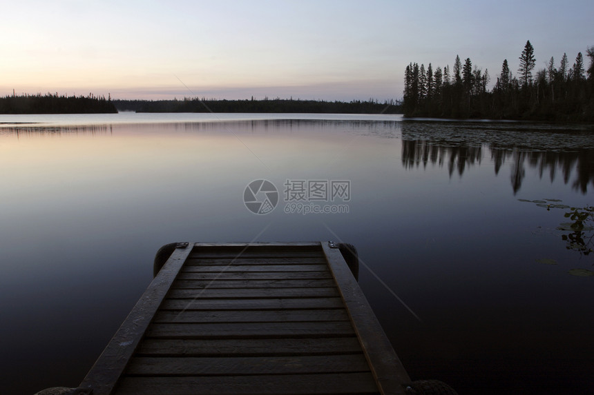 萨斯喀彻温北部林克斯湖黎明图片