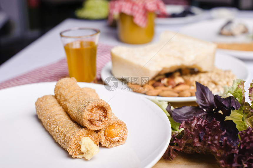 煎饼碳水甜点咖啡店早餐食物产品奶制品黄油油炸午餐图片