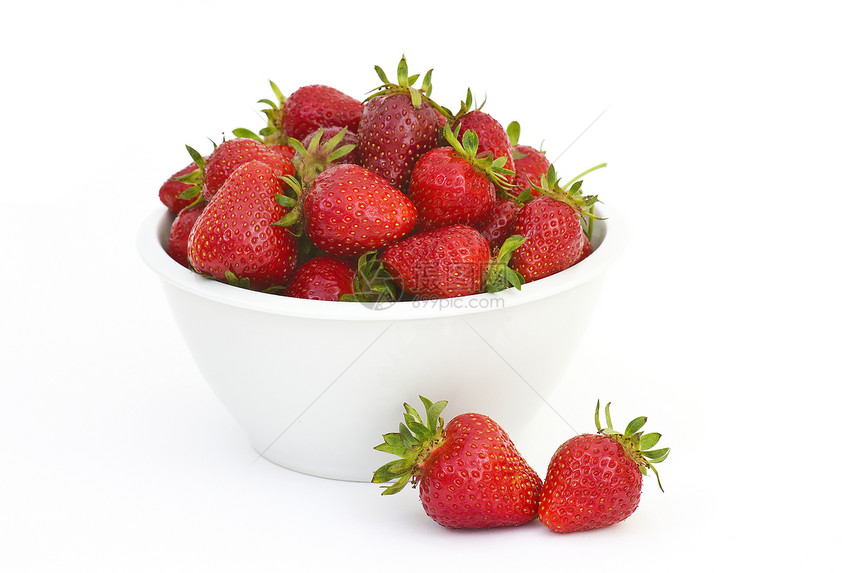 碗里的新鲜草莓图片