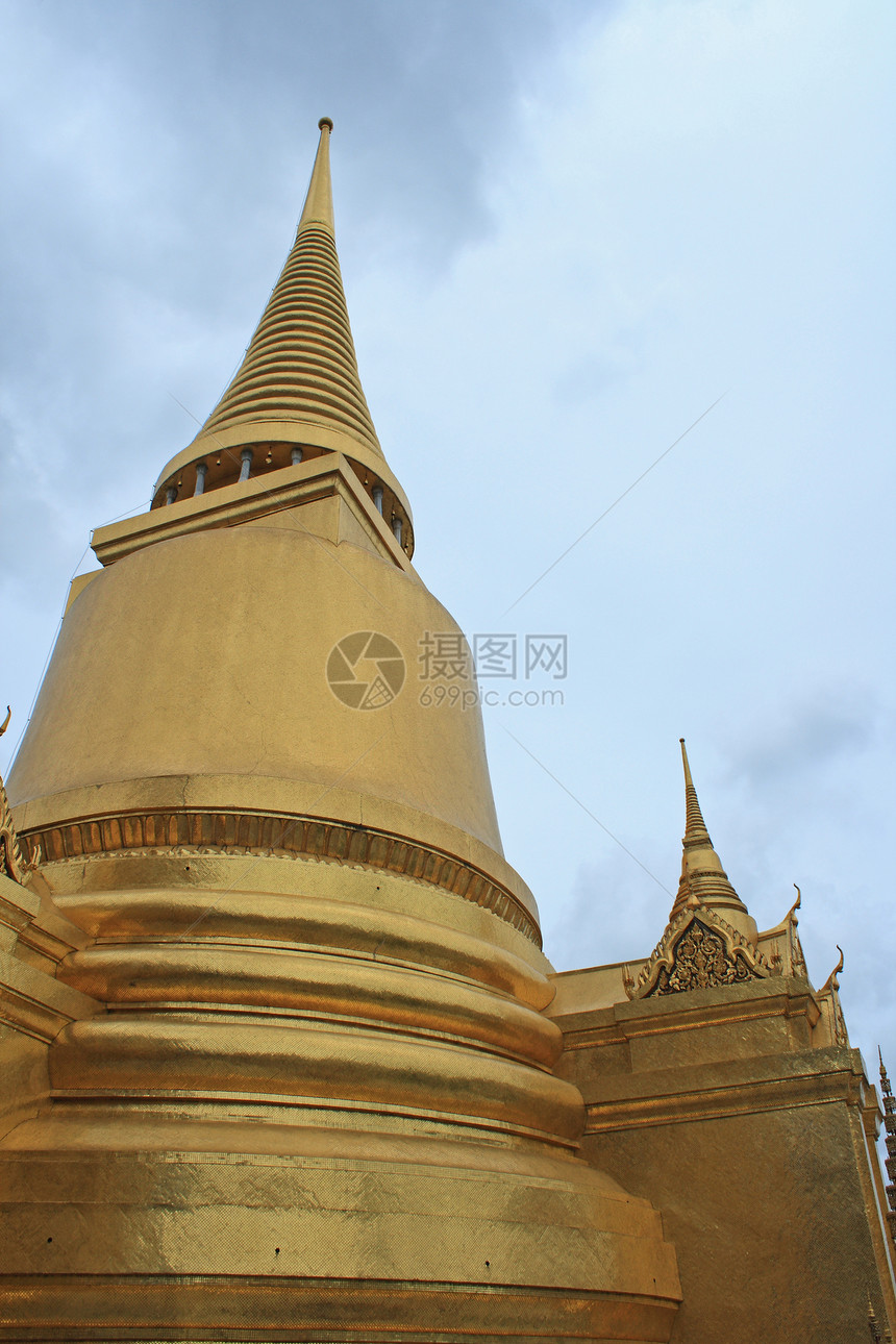 黄金塔宗教金子天空寺庙佛塔蓝色宝塔皇家佛教徒连体图片