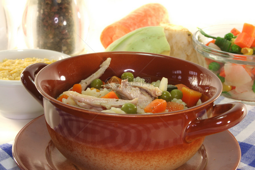 鸡汤萝卜蔬菜营养面条菜花汤锅午餐玉米食物韭菜图片