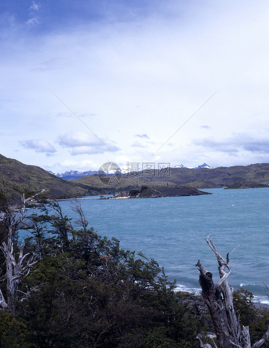 阿根廷巴塔哥尼亚的旅游戏剧性寂寞孤独山峰山脉崎岖顶峰火山地质学图片