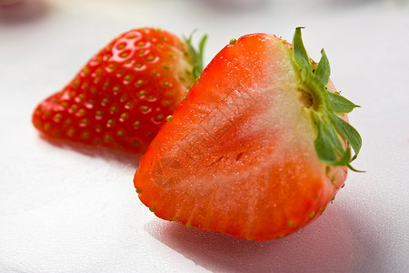 草莓的切片浆果甜点盘子背景图片