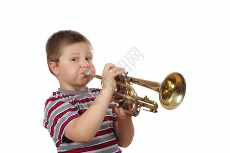 吹号子的男孩男孩吹号角课外交响乐排练眼睛笔记乐队儿童男人男性独奏背景