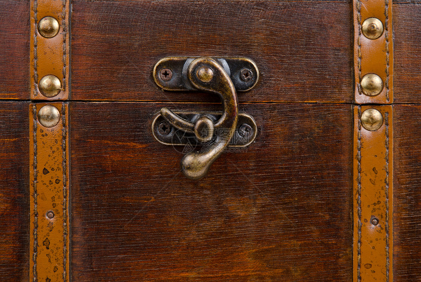 金属锁木头案件古董手提箱贮存合页保险箱历史性宏观树干图片
