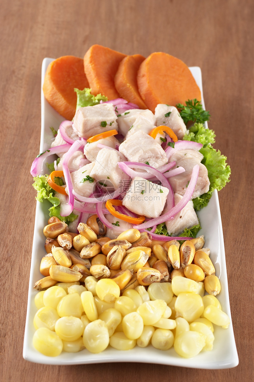 秘鲁 斯蒂尔切维奇午餐香菜蔬菜腌鱼木头角鲨橙子照片草本植物食物图片