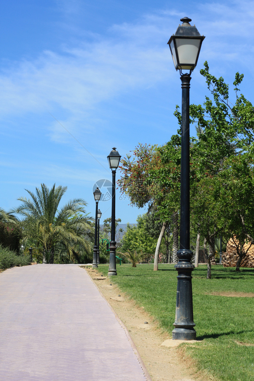 公园巷和灯柱图片