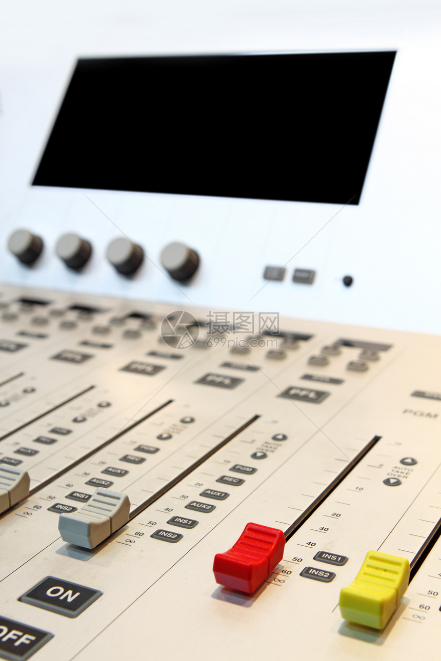 模糊背景的声音混音器工作室控制桌子推子模拟音乐频率音乐会收音机安慰图片