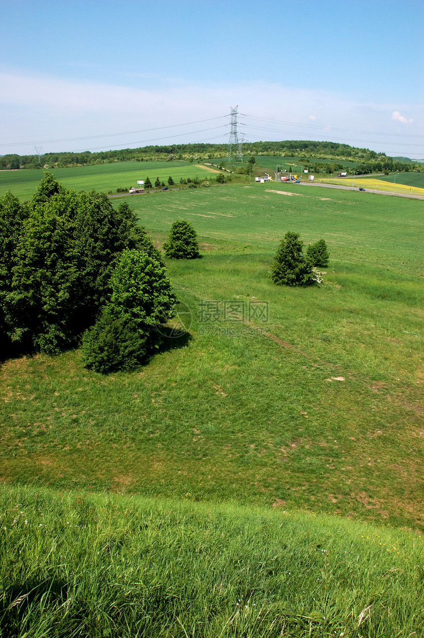 西里西亚地貌景观波兰森林抛光丘陵蓝色草地爬坡天空绿色树木图片