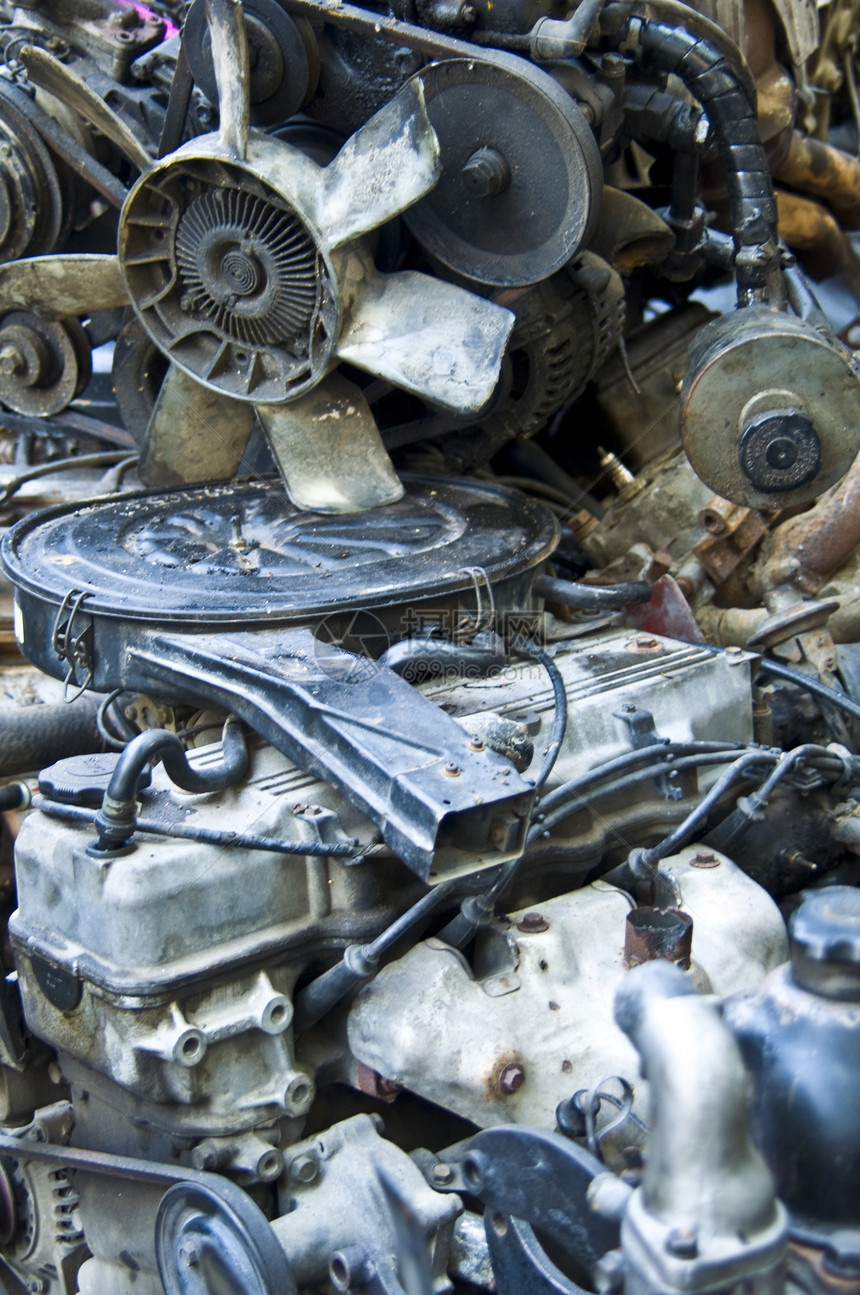 旧汽车零件腐蚀丢弃金属废料垃圾场回收垃圾工业图片