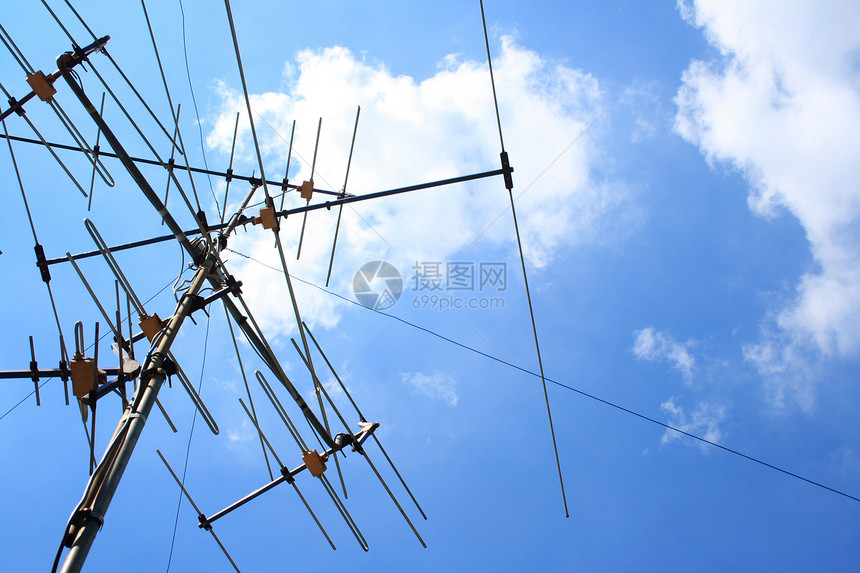 电视天线蓝色娱乐播送技术卫星接待天空广播电子电缆图片