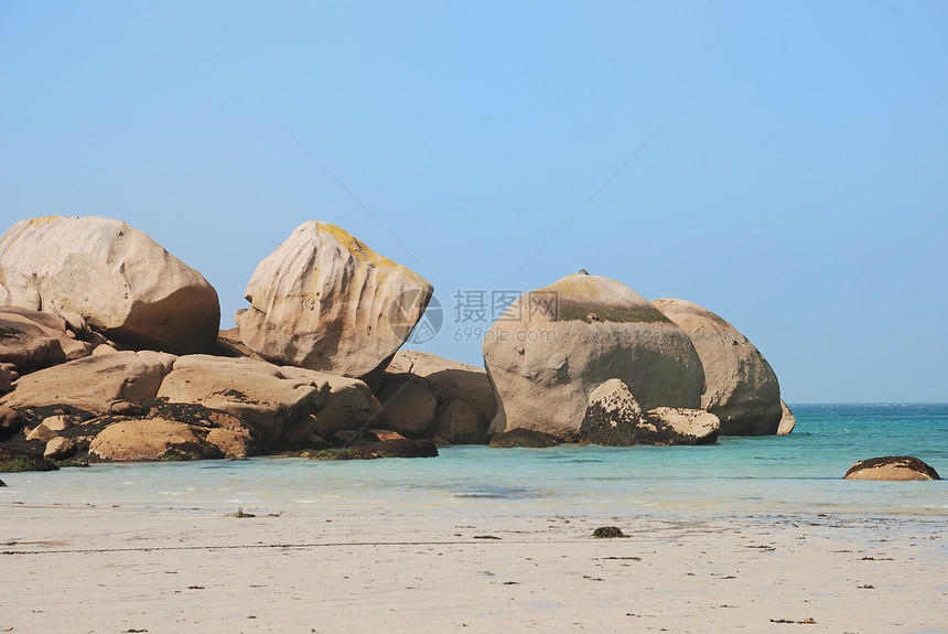 布列塔尼Tr Gastel的粉粉花岗岩海岸蓝色岩石粉色地质图片