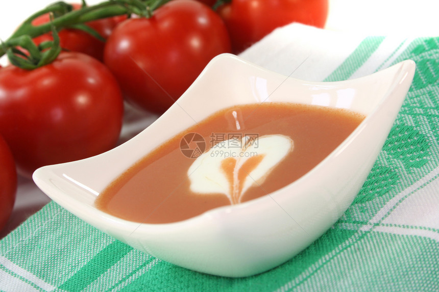 番茄汤加奶油食物红色香料维生素面霜享受蔬菜草药菜肴图片