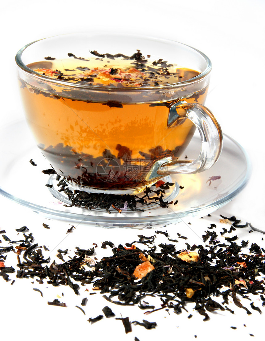 在一个透明的杯子里茶茶早餐活力盘子金子咖啡店液体花瓣玻璃草药食物图片