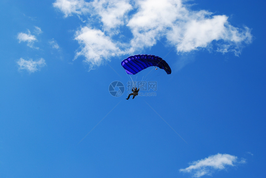 挂架晴天极限飞行运动蓝色男人翔机天空空气图片