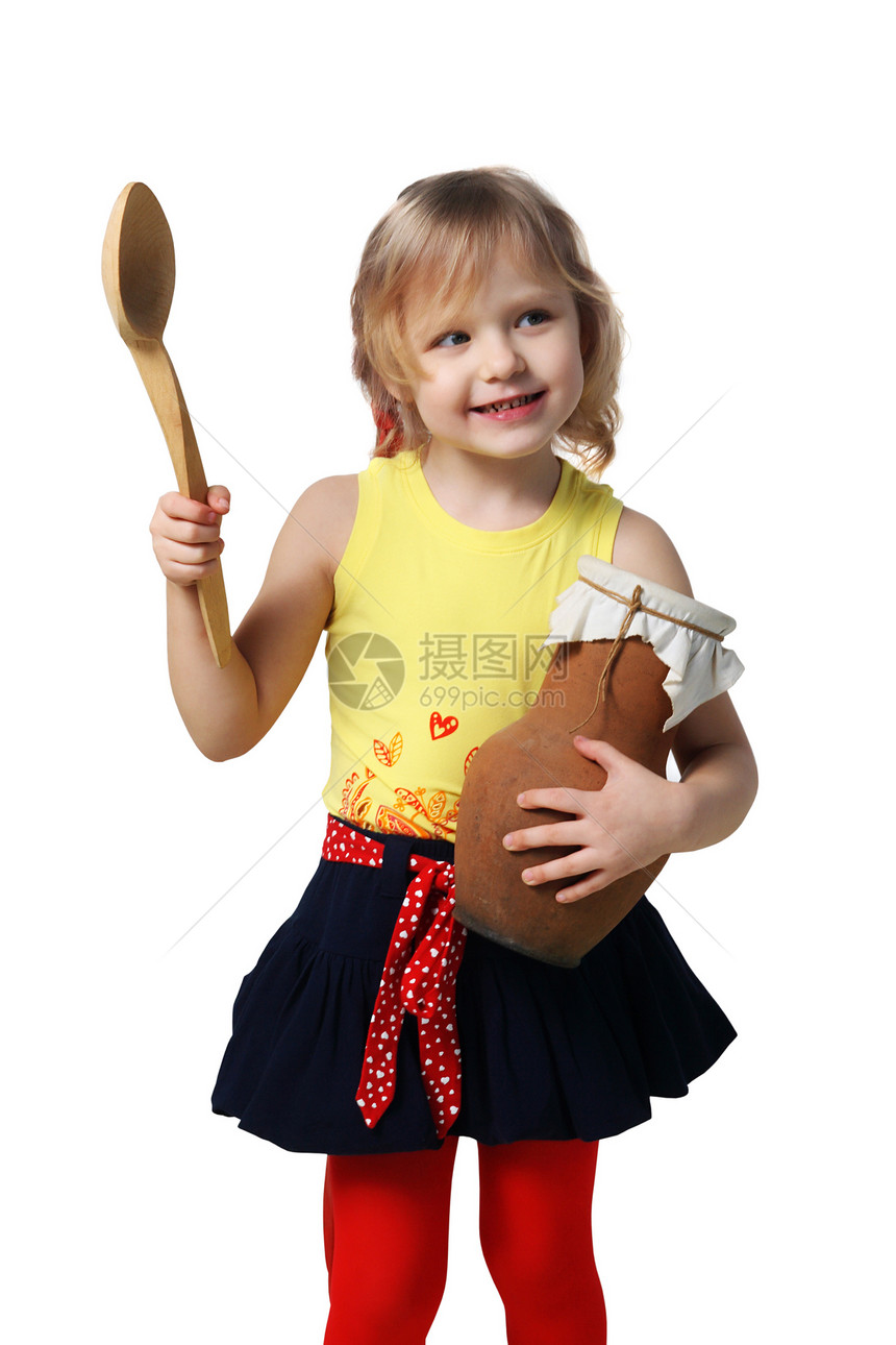 小女孩用木勺和木勺子工作室烹饪厨房厨师童年学习孩子工作青年食物图片