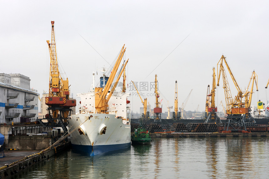 乌克兰敖德萨海港航行码头天空工业货物航海血管出口龙门架港口图片