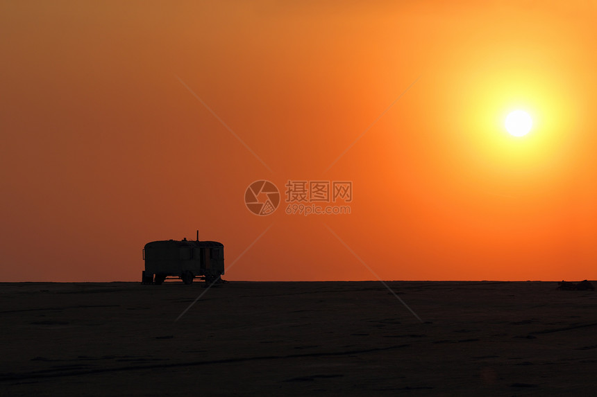 活动大篷车卡车货车车轮旅行阳光驾驶天际日落车辆酷暑图片