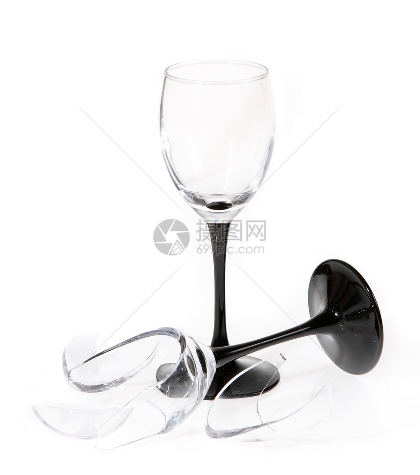 白底面的碎玻璃白色裂缝危险跳汰机玻璃损害酒杯液体高脚杯图片