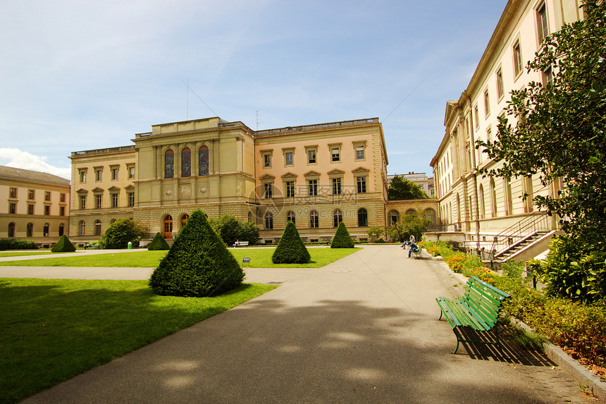 瑞士Bastions公园日内瓦大学大楼 建筑设计天空历史性公园树木大学蓝色学习学校粉色长椅图片
