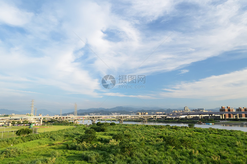 城市风景住宅建筑学场景蓝色天空天堂房子森林村庄景观图片