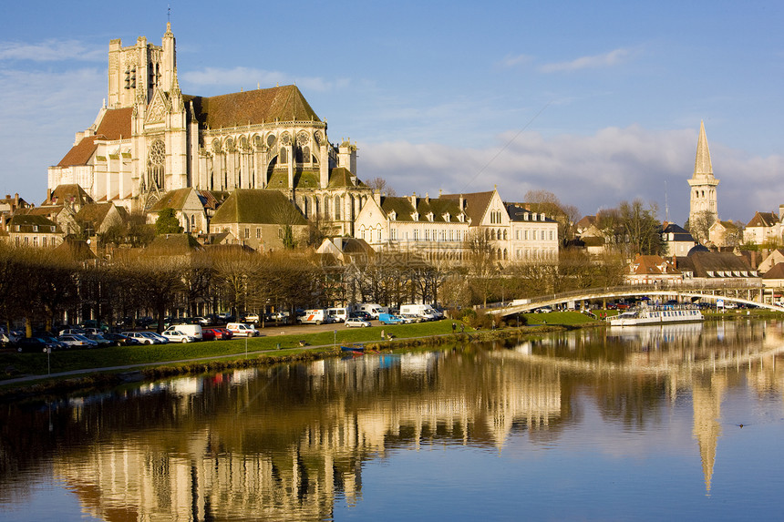 Auxerre 法国伯根迪历史性城市精神反思外观教会寺庙旅行河流地标图片