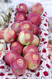 挪威卑尔根的街头市场苹果高清图片