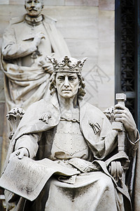 十王峰石头之王 阿方索·十世国王的雕塑背景