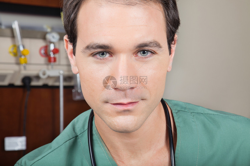 男性医生的肖像清凉从业者男人男士外科荣誉医师职业风度制服图片