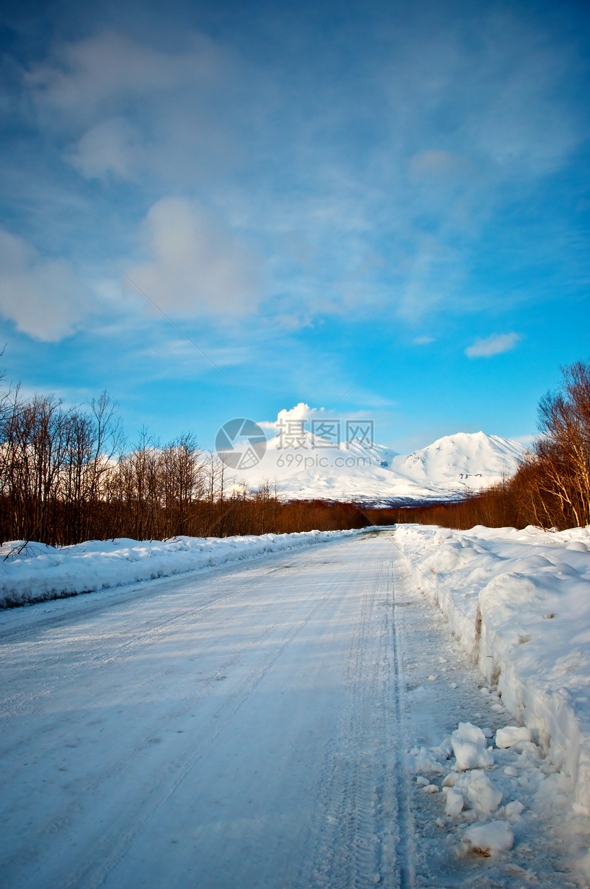 雪雪路木头风景旅行地震降雪一条路线树木火山天堂蓝色图片