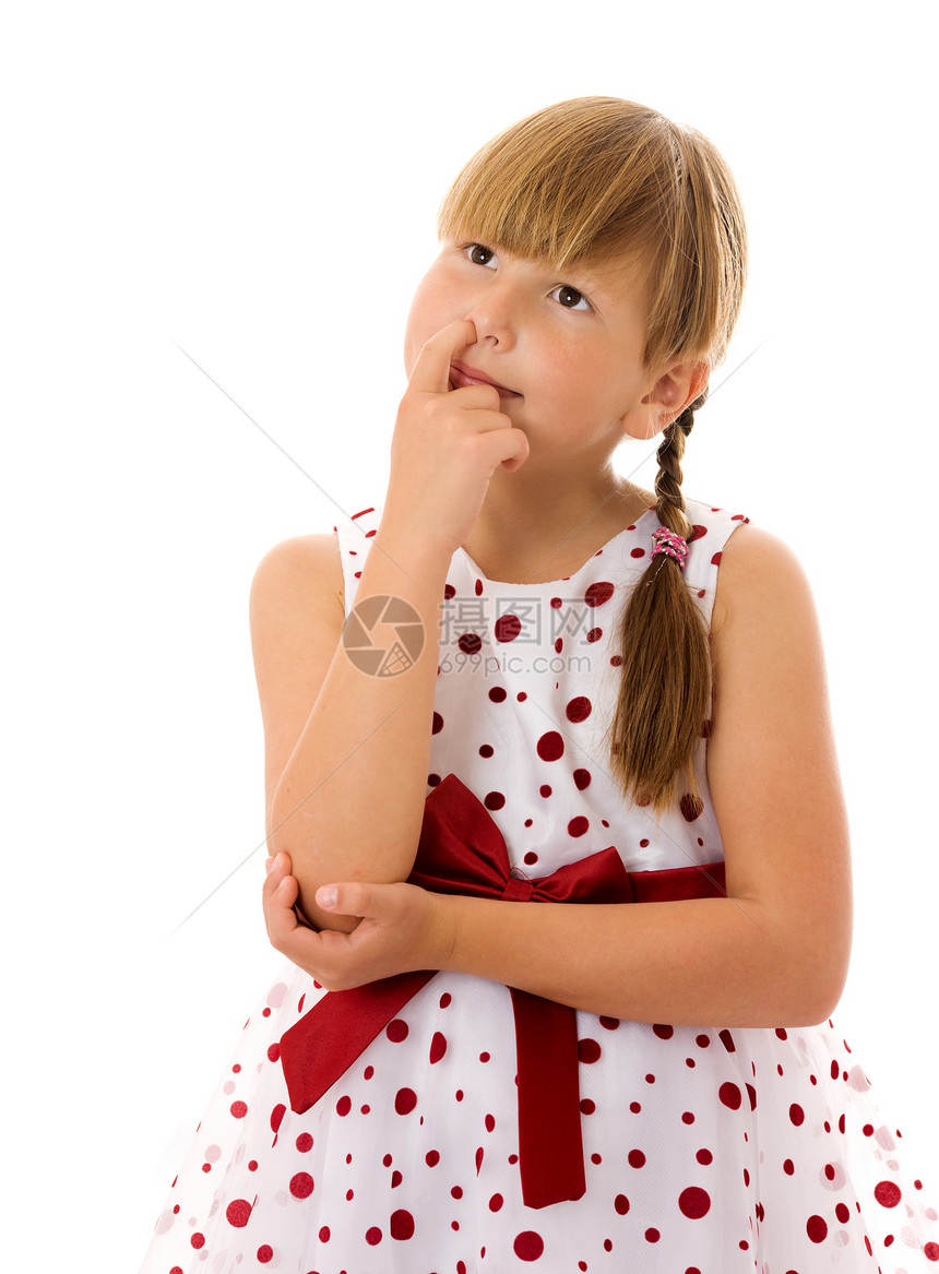 采摘女孩鼻子的女孩少年童年手指实验乐趣沉思鼻塞鼻涕行为微笑图片