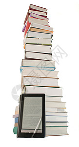 白色背景的高堆书本和电子书籍阅读器白人背景教育文学电子书技术小说笔尖读者教科书数字化展示背景图片