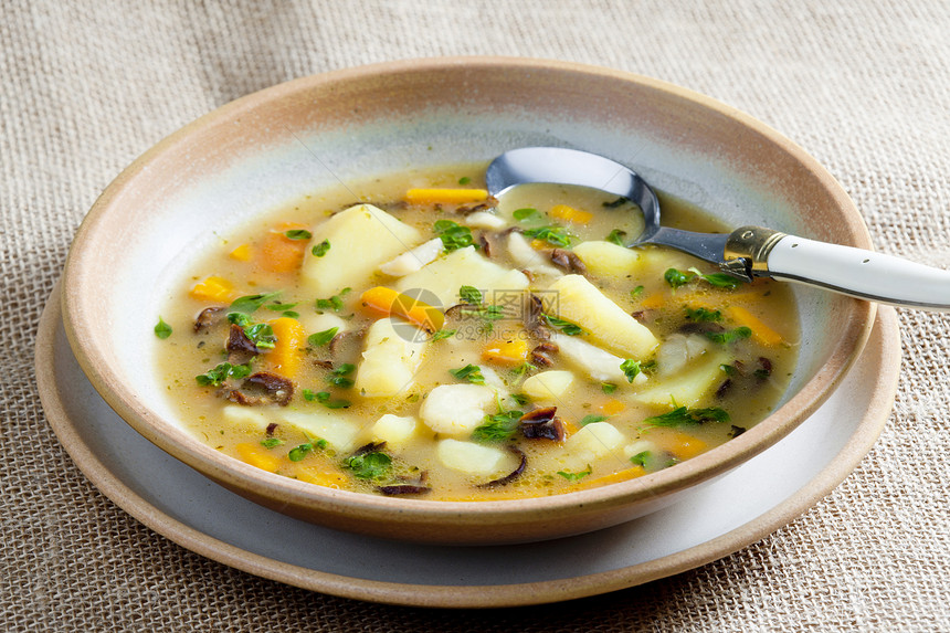 土豆汤营养土豆美食食物盘子蔬菜静物勺子图片