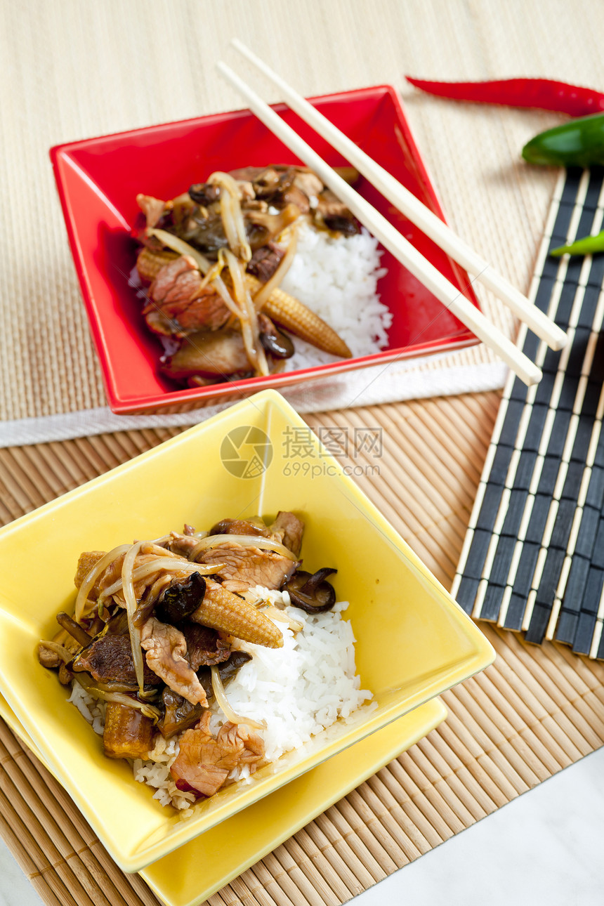 家禽肉 玉米和大蘑菇筷子面条食物营养美食静物盘子米粉图片