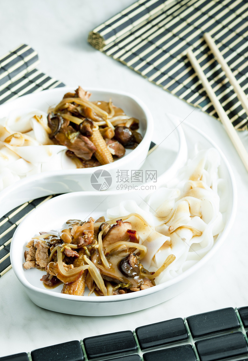 家禽肉 玉米和大蘑菇静物盘子食物营养筷子美食图片