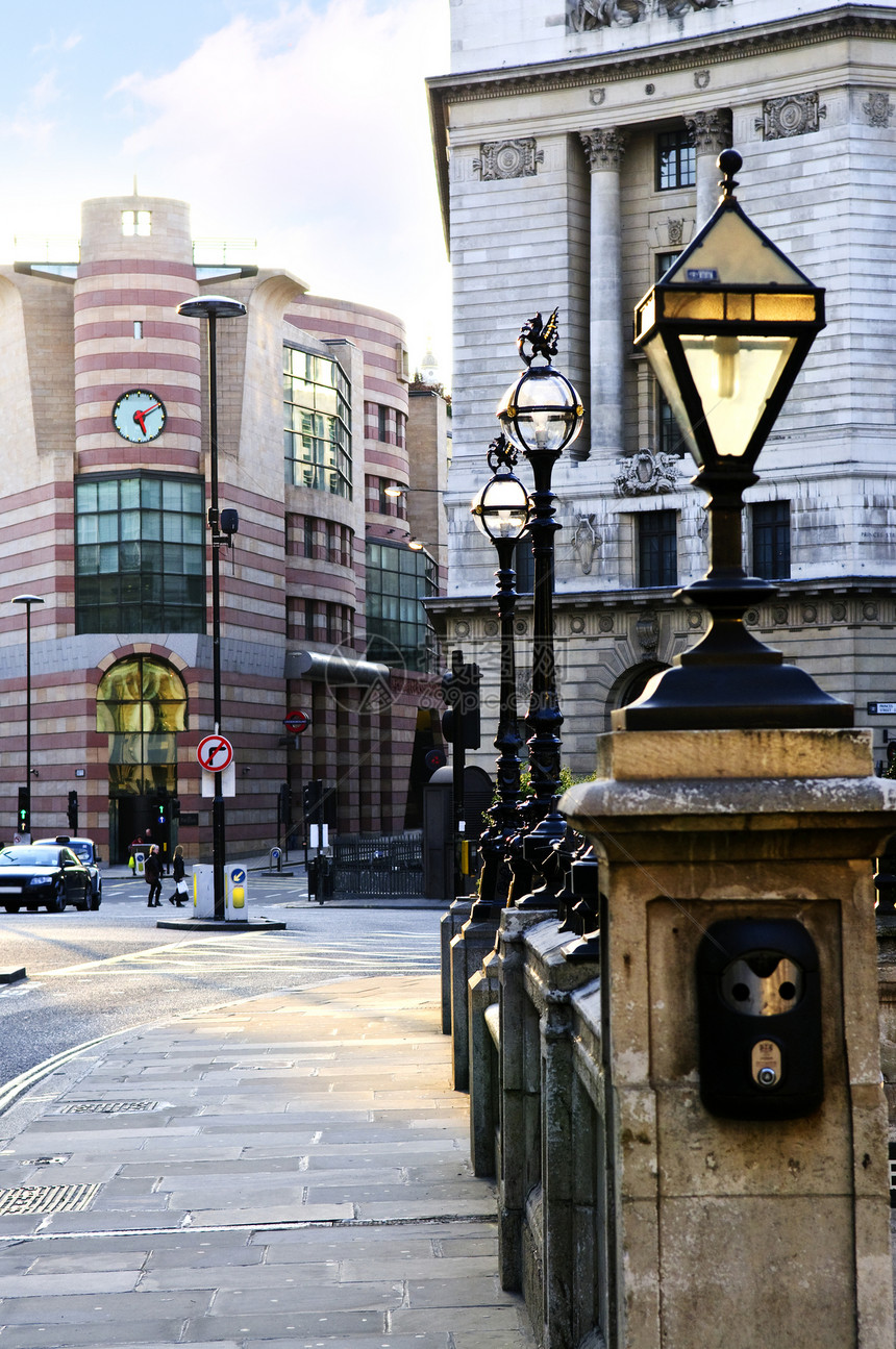 伦敦银行台站入口灯柱景观大街建筑学车站路面城市街道建筑物石头图片