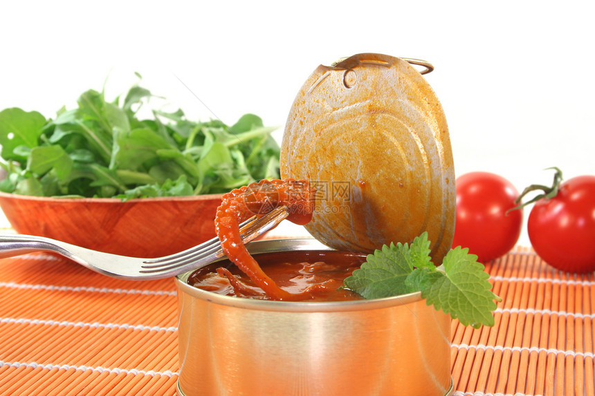 章鱼罐体香料沙拉白色食物美食菜单餐厅罐装海鲜文化图片