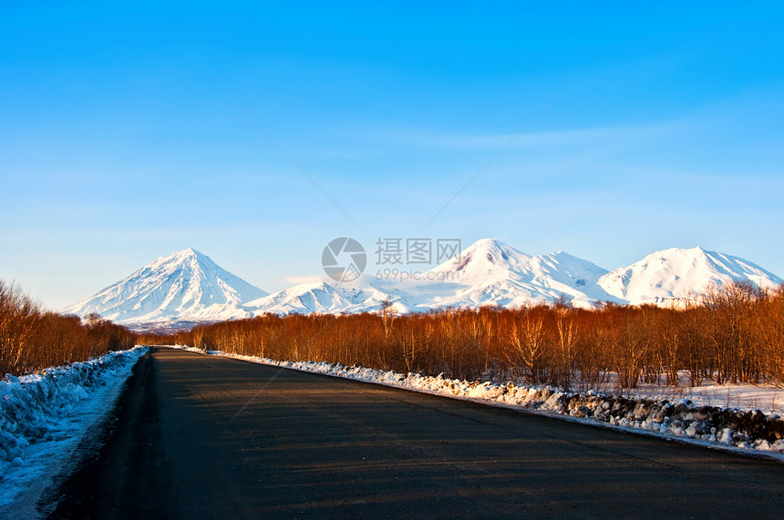 雪雪路雪花地震旅行木头风景一条路线树木降雪火山旅游图片