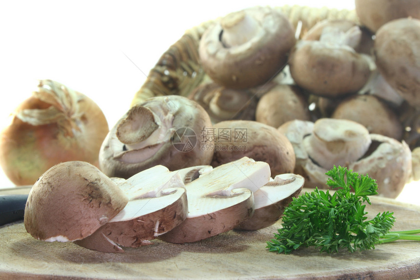 蘑菇白色食物维生素香菜营养草药饮食绿色棕色香料图片
