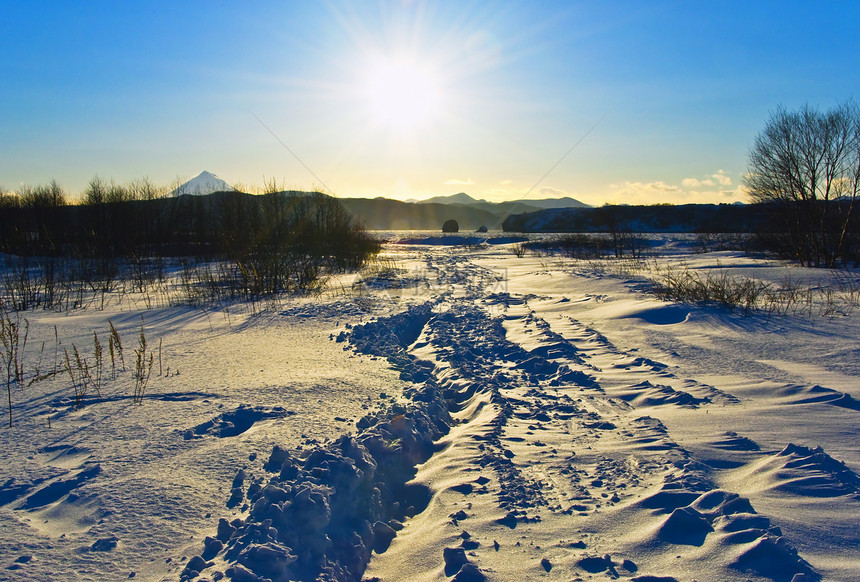 风景暴风雪国家农村雪花森林季节场地小路孤独童话图片