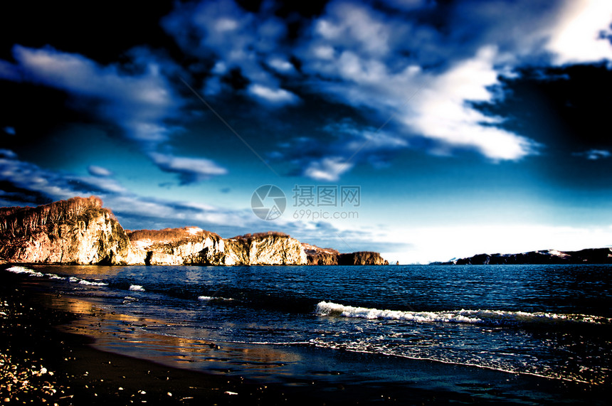 海湾旅行旅游岩石天空地球波浪旅行者大海背景海岸线图片