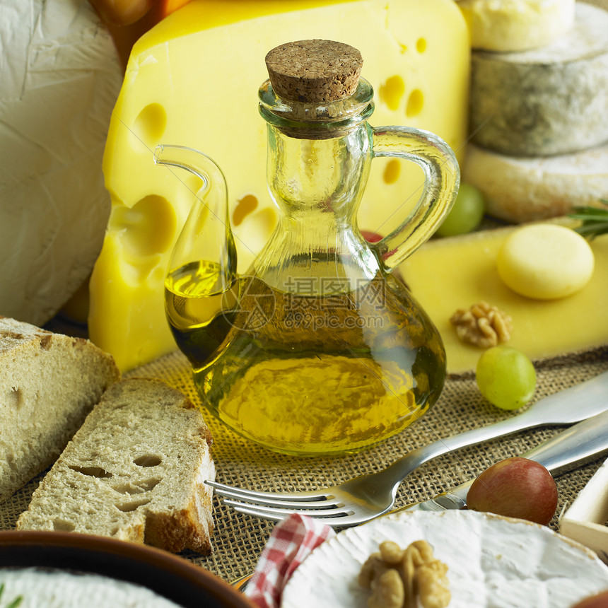 含橄榄油的奶酪生命营养食物乳白色奶制品美食食品农产品内饰杂粮叉子图片