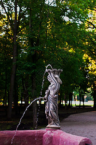 喷泉底座素材喷泉和雕像纪念碑上帝历史建筑学纪念馆男生树林公园艺术死亡背景