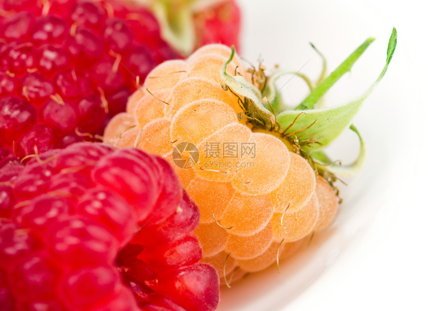 白的新鲜草莓饮食盘子红色覆盆子活力飞碟白色食物美丽水果图片