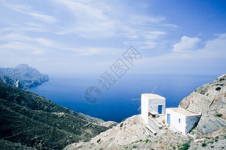 卡尔帕索斯希腊Karpatos岛传统风车希腊磨坊太阳日光全景旅行历史性蓝色寂寞谷物岩石背景