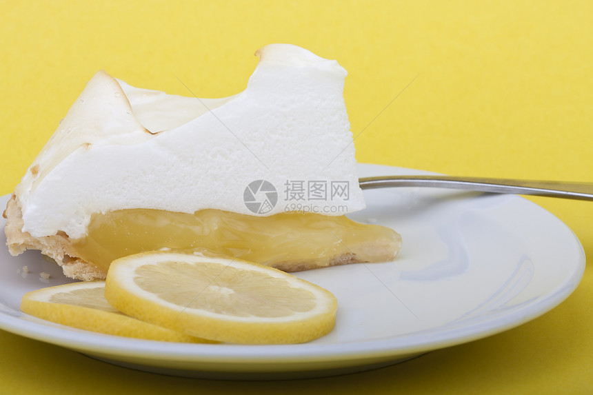 柠檬蛋白派柠檬水果脆皮甜点服务酥皮食物桌子糖果奶油状图片