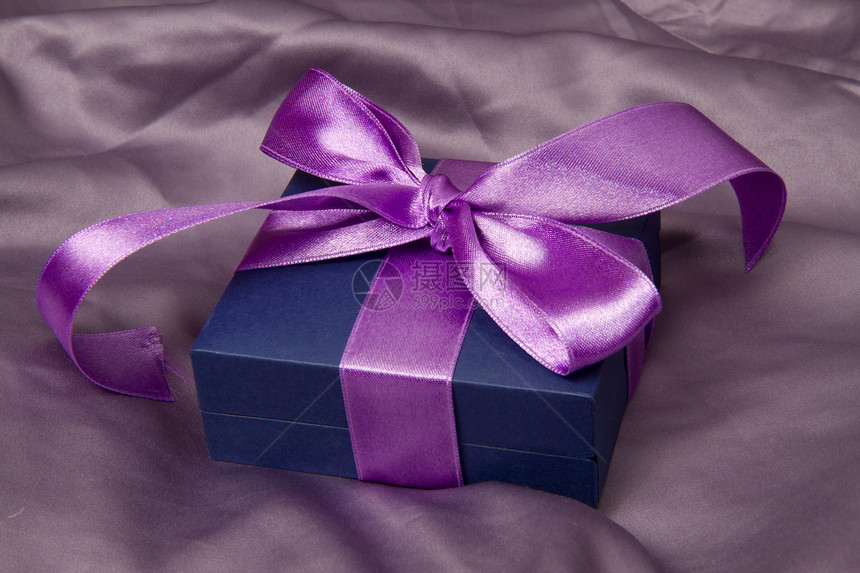 赠礼礼物粉色盒子庆典粉红色精神母亲玫瑰念日惊喜丝带图片